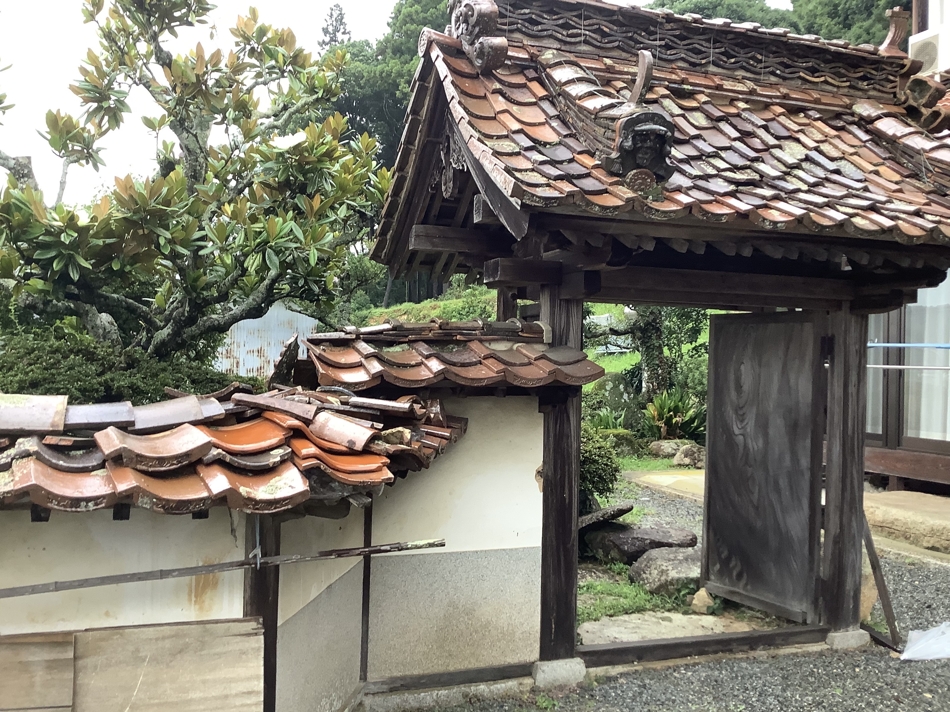 塀の修繕工事 before